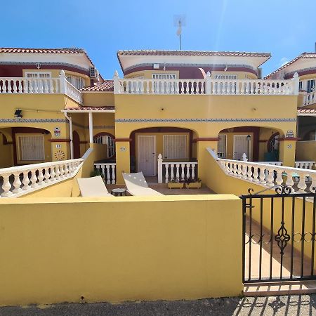 2 Bedroom Property In Closed Urbanisation 또레비에하 외부 사진