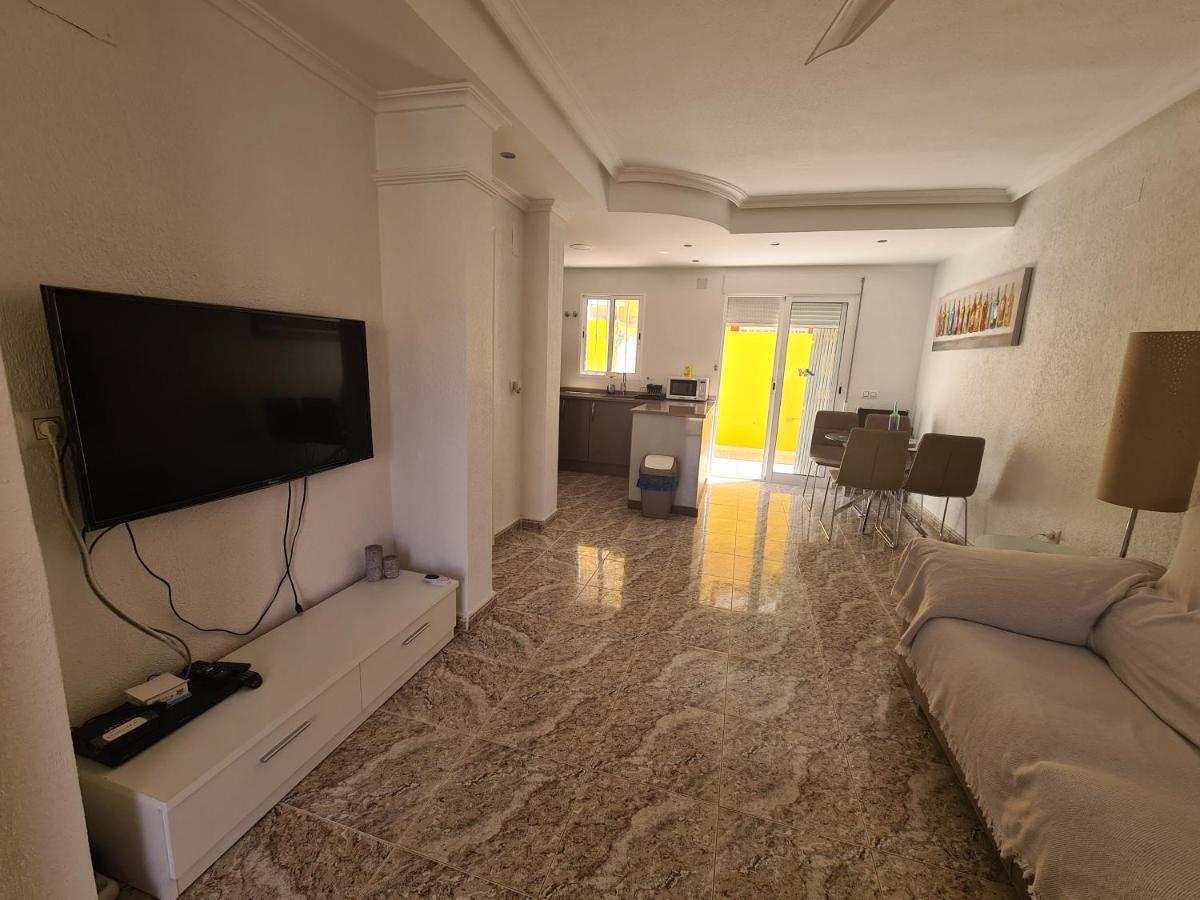 2 Bedroom Property In Closed Urbanisation 또레비에하 외부 사진