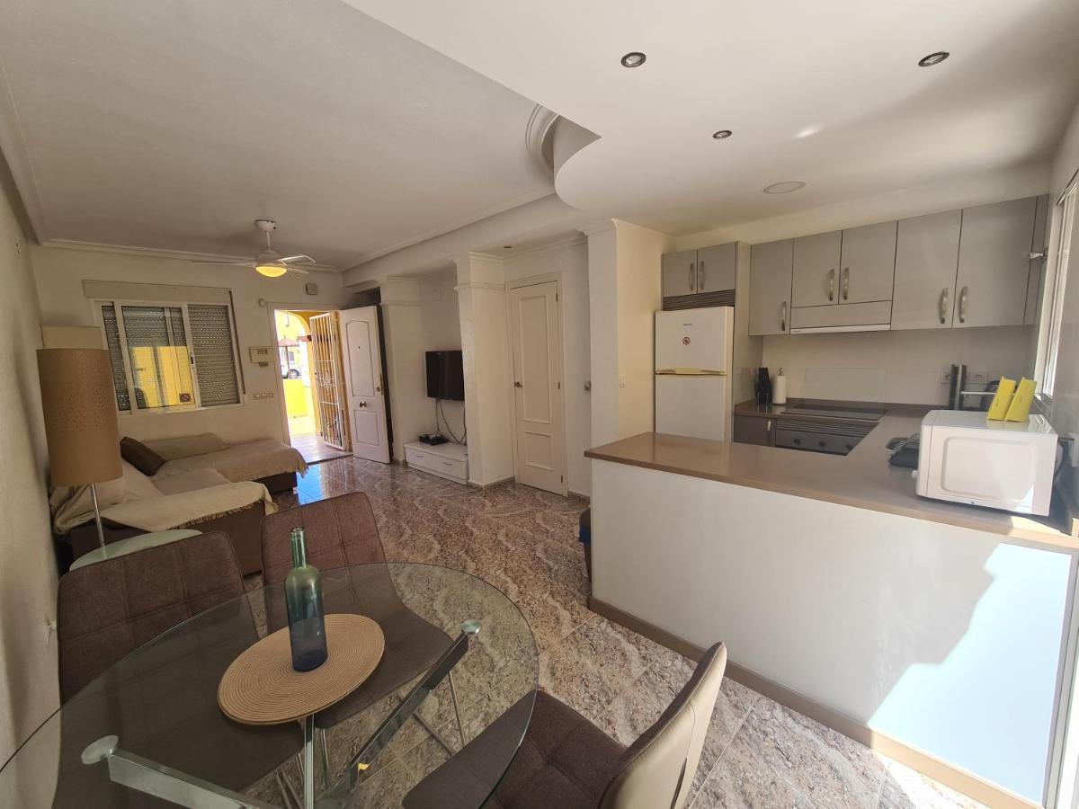 2 Bedroom Property In Closed Urbanisation 또레비에하 외부 사진