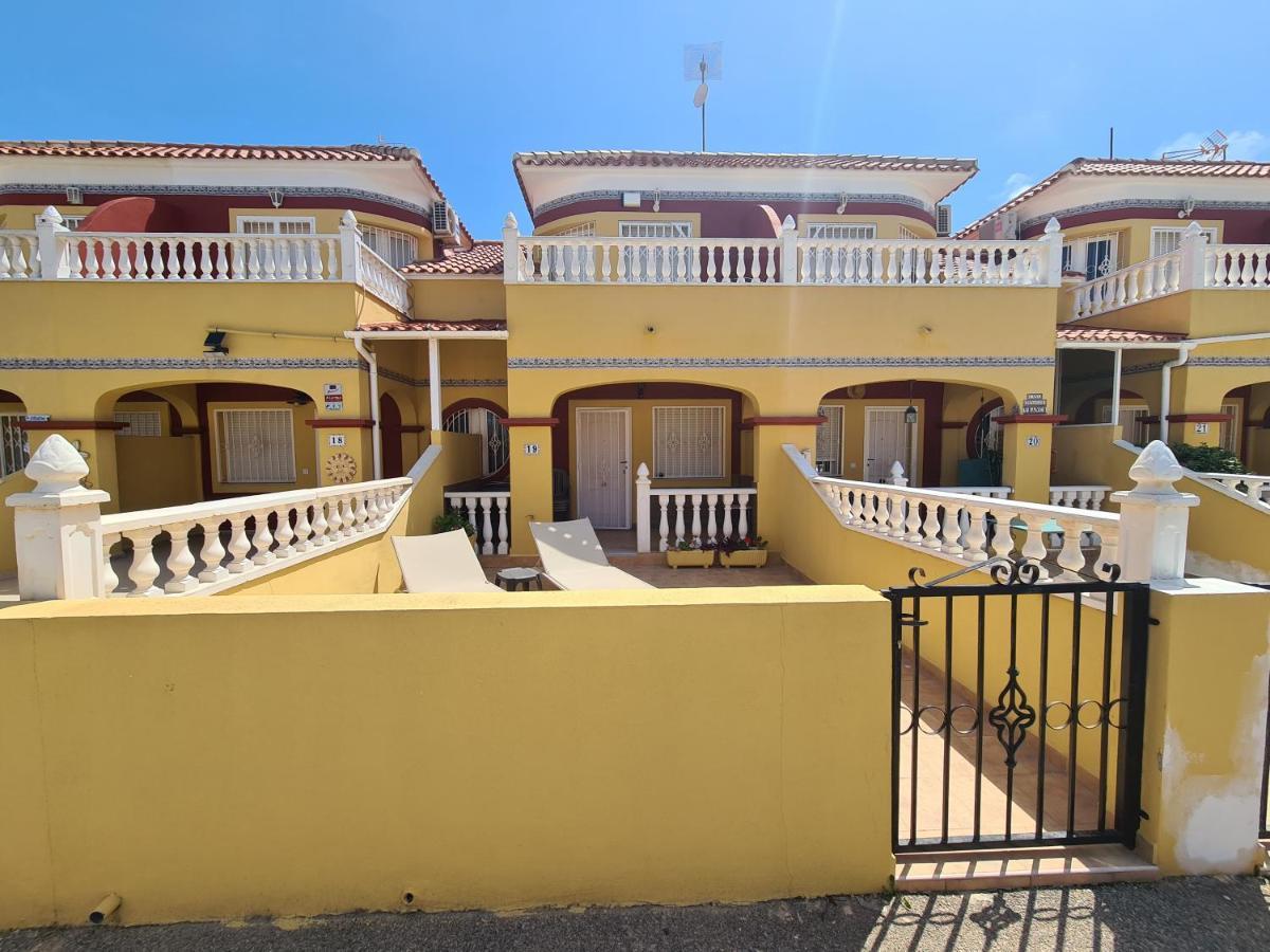 2 Bedroom Property In Closed Urbanisation 또레비에하 외부 사진