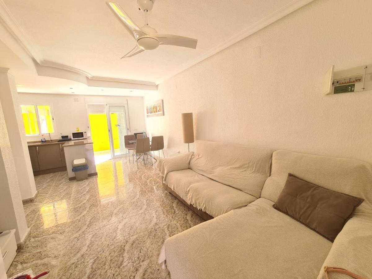 2 Bedroom Property In Closed Urbanisation 또레비에하 외부 사진