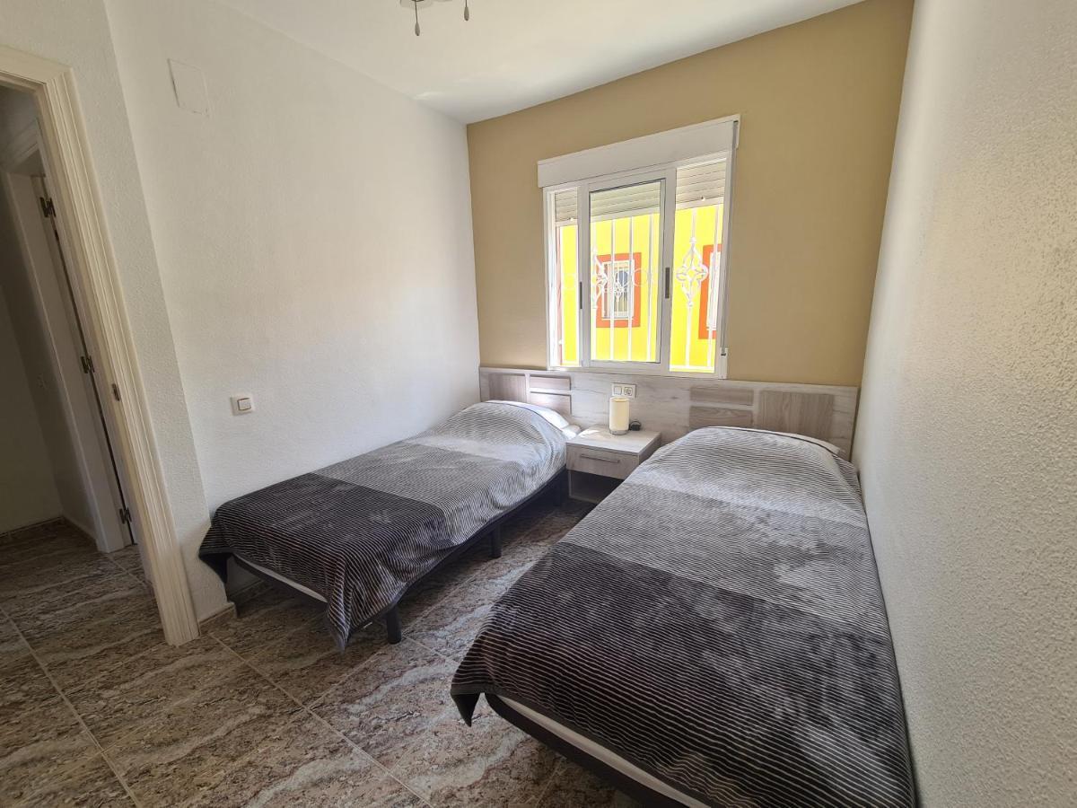 2 Bedroom Property In Closed Urbanisation 또레비에하 외부 사진