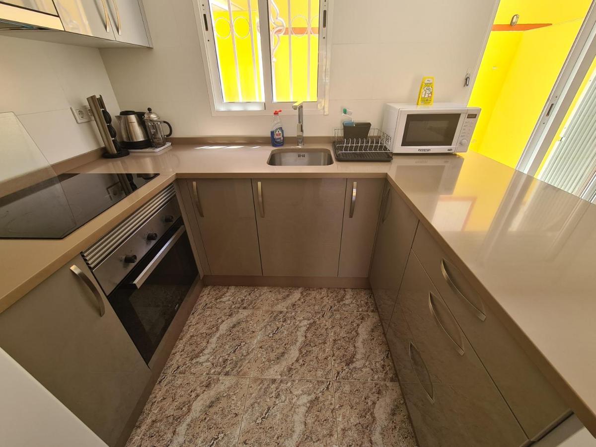 2 Bedroom Property In Closed Urbanisation 또레비에하 외부 사진