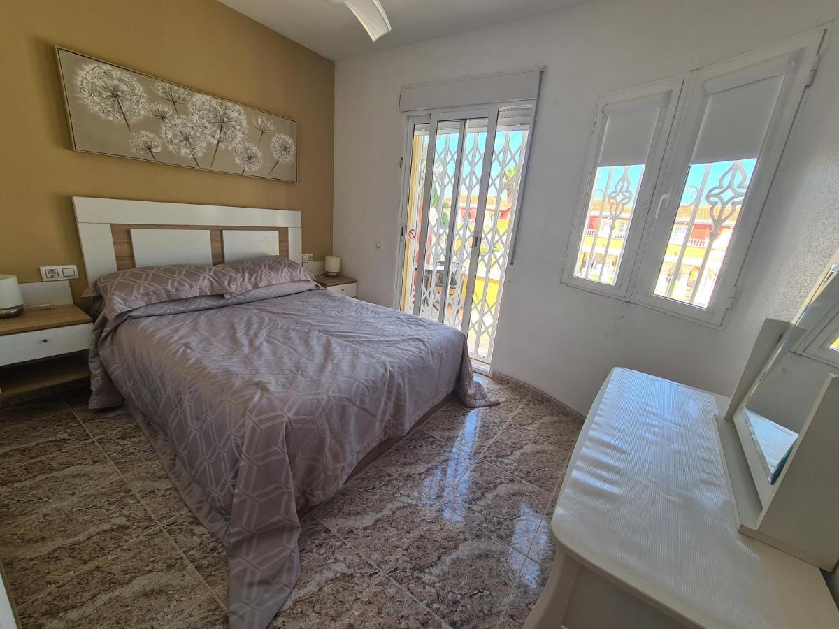 2 Bedroom Property In Closed Urbanisation 또레비에하 외부 사진