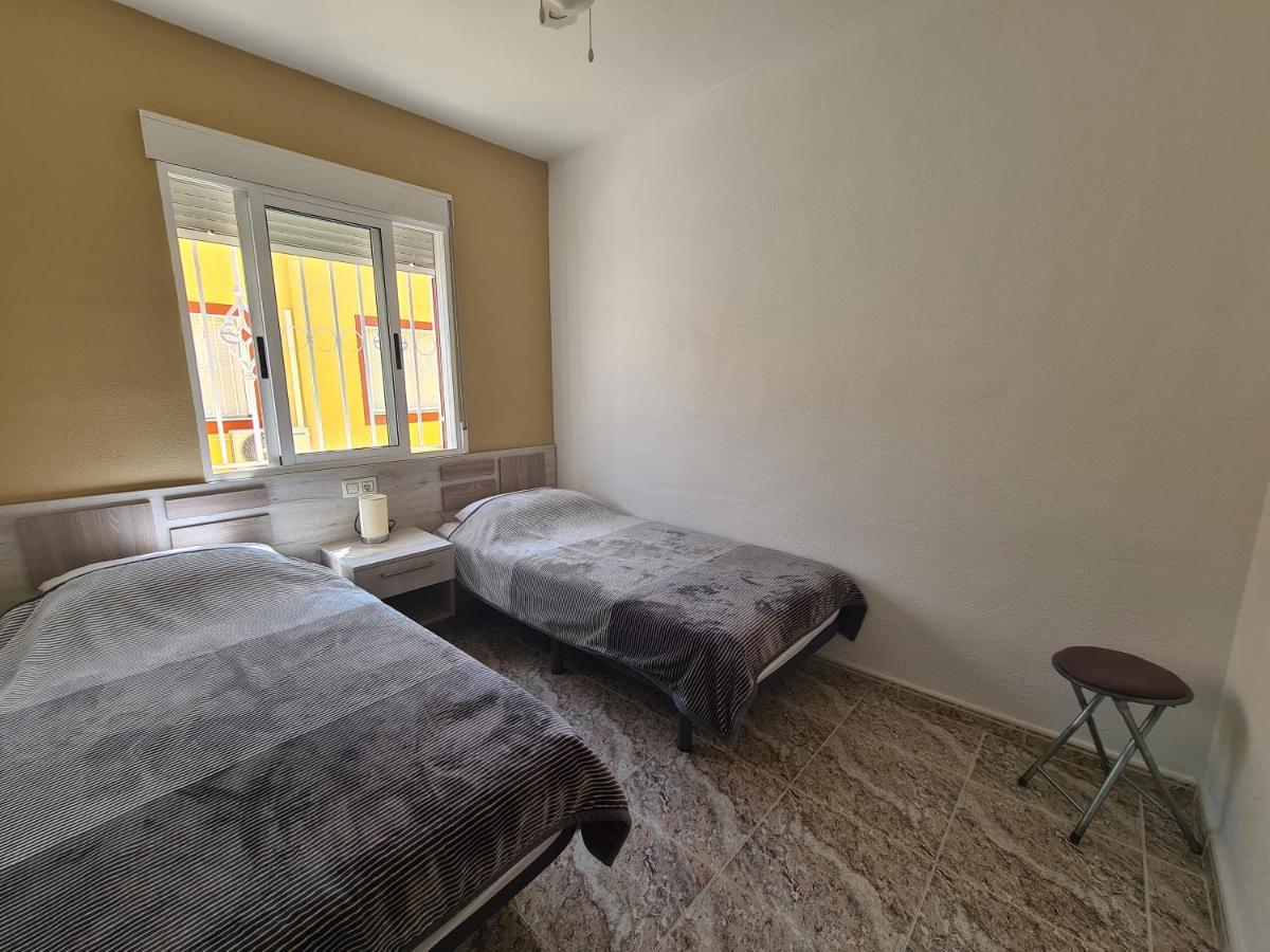 2 Bedroom Property In Closed Urbanisation 또레비에하 외부 사진